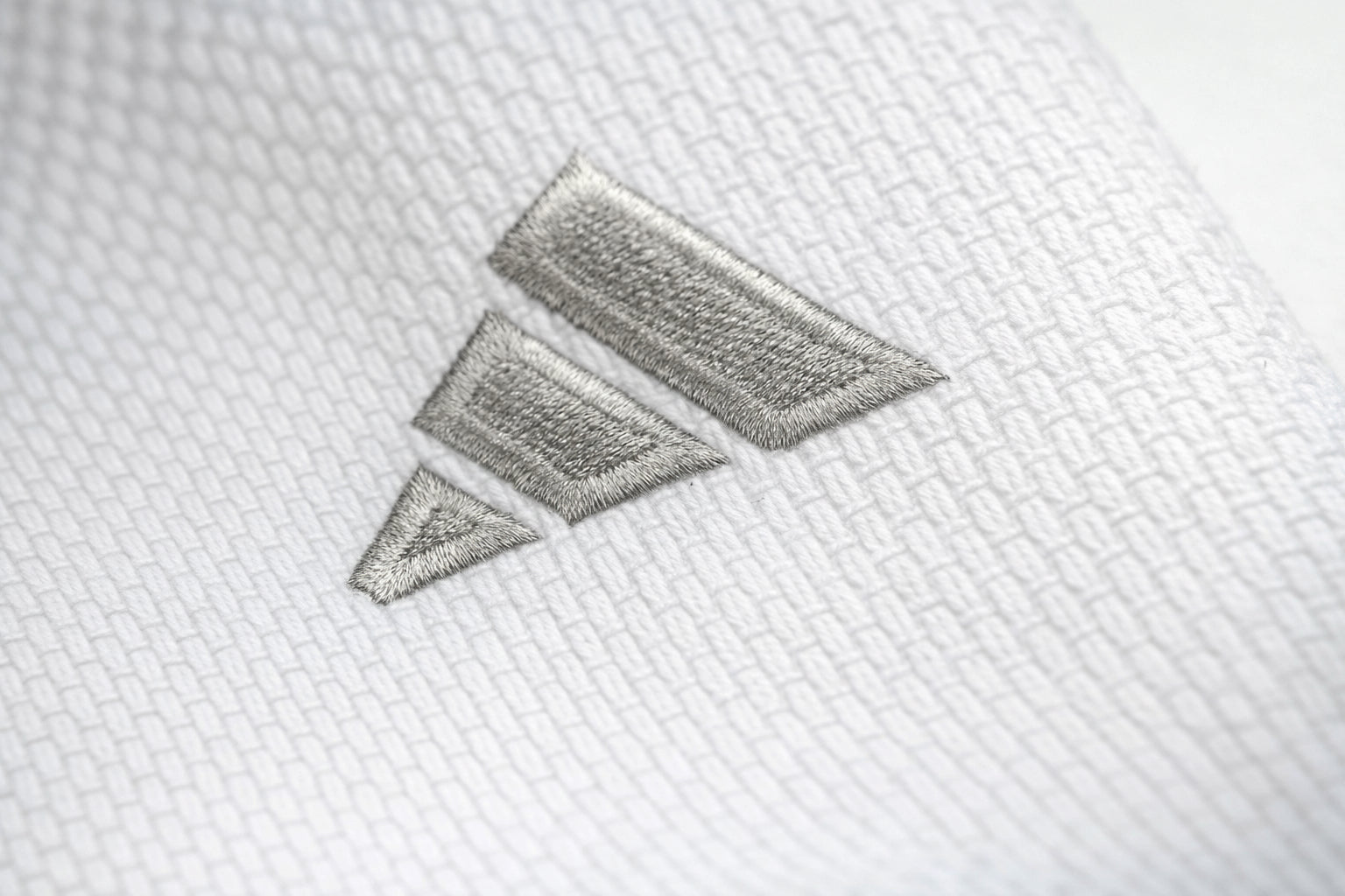 Adidas kimono JU Champion III IJF Regular fit 750g cu logo, alb